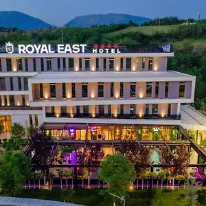 Royal East Mjull-Bathore